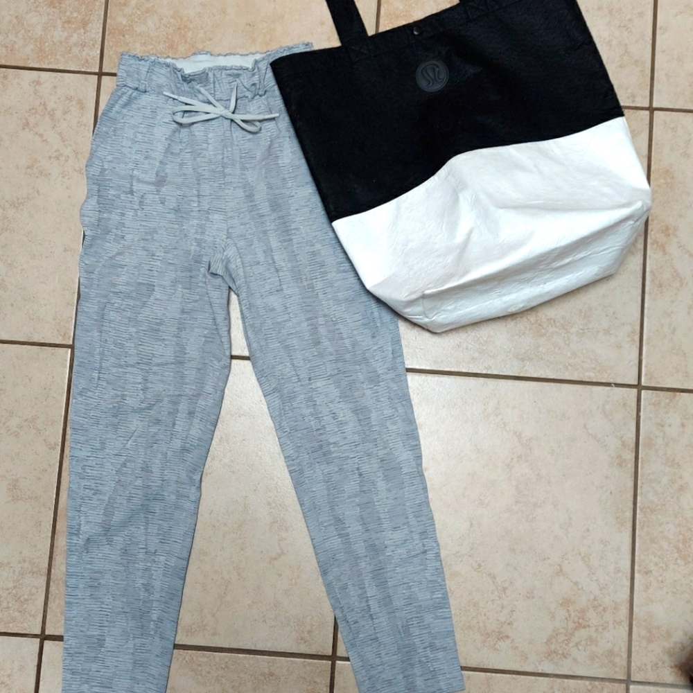 Lululemon Stretch High Rise 7/8 pant 2 & Bag